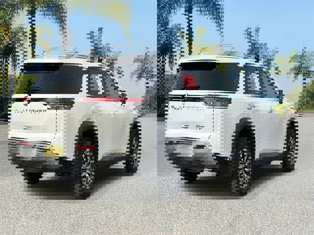 Certified 2023 Nissan Pathfinder SL image 4