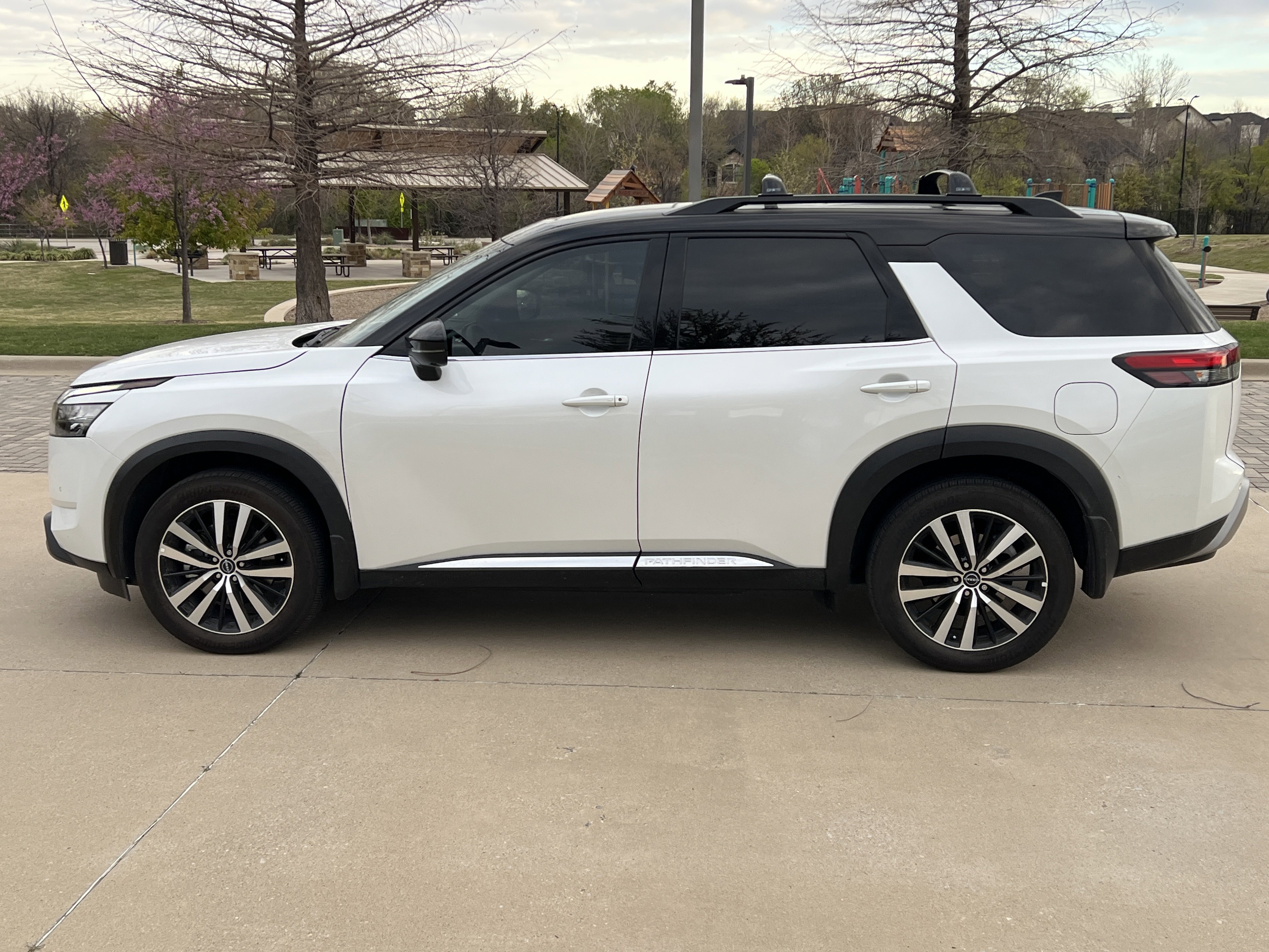 Used 2025 Nissan Pathfinder Platinum image 7