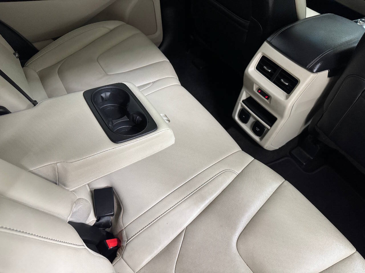 Used 2019 Ford Edge Titanium w/ Equipment Group 301A FWD image 29