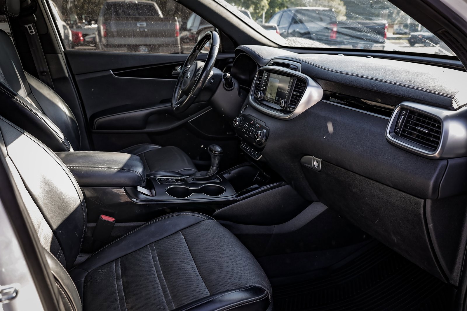 Used 2017 Kia Sorento SX image 23