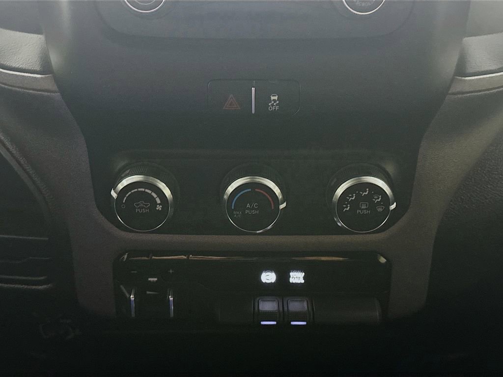 Used 2024 RAM 3500 Tradesman w/ Chrome Appearance Group image 18