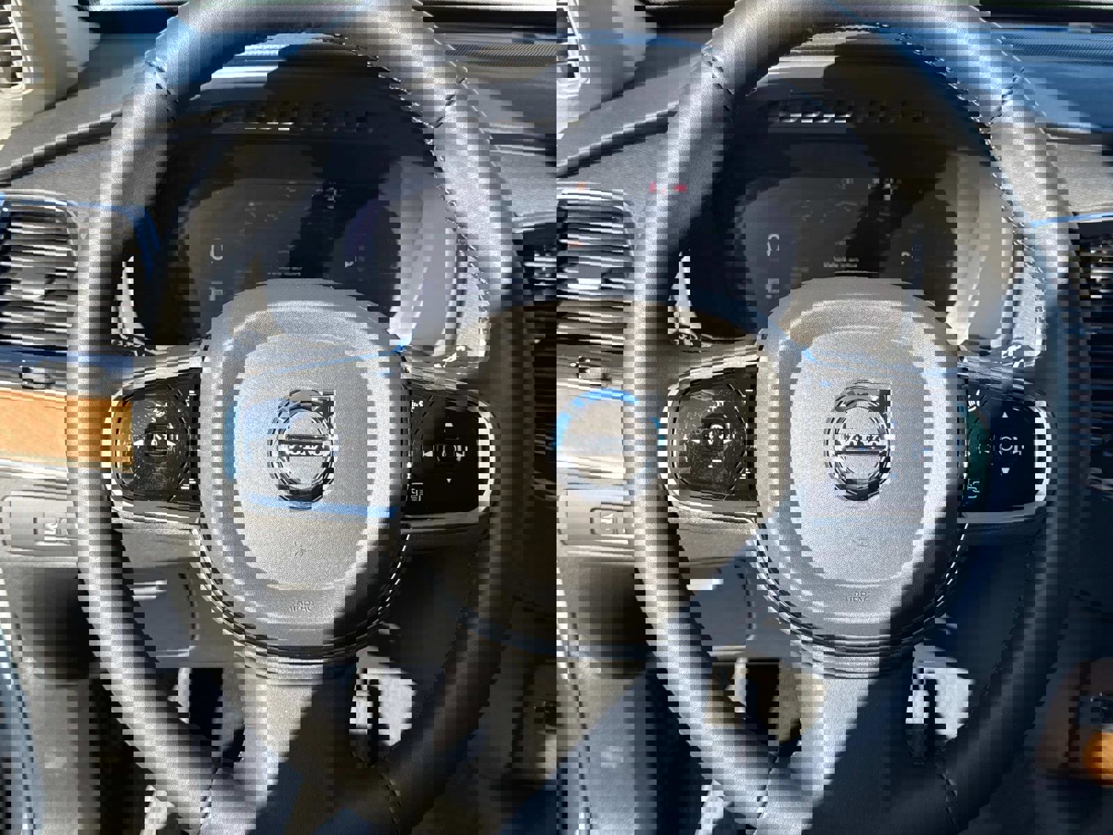 Certified 2024 Volvo XC90 T8 Plus w/ Protection Package Premier image 26