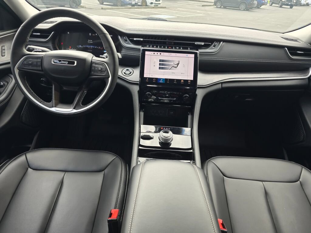 Used 2023 Jeep Grand Cherokee Limited image 15
