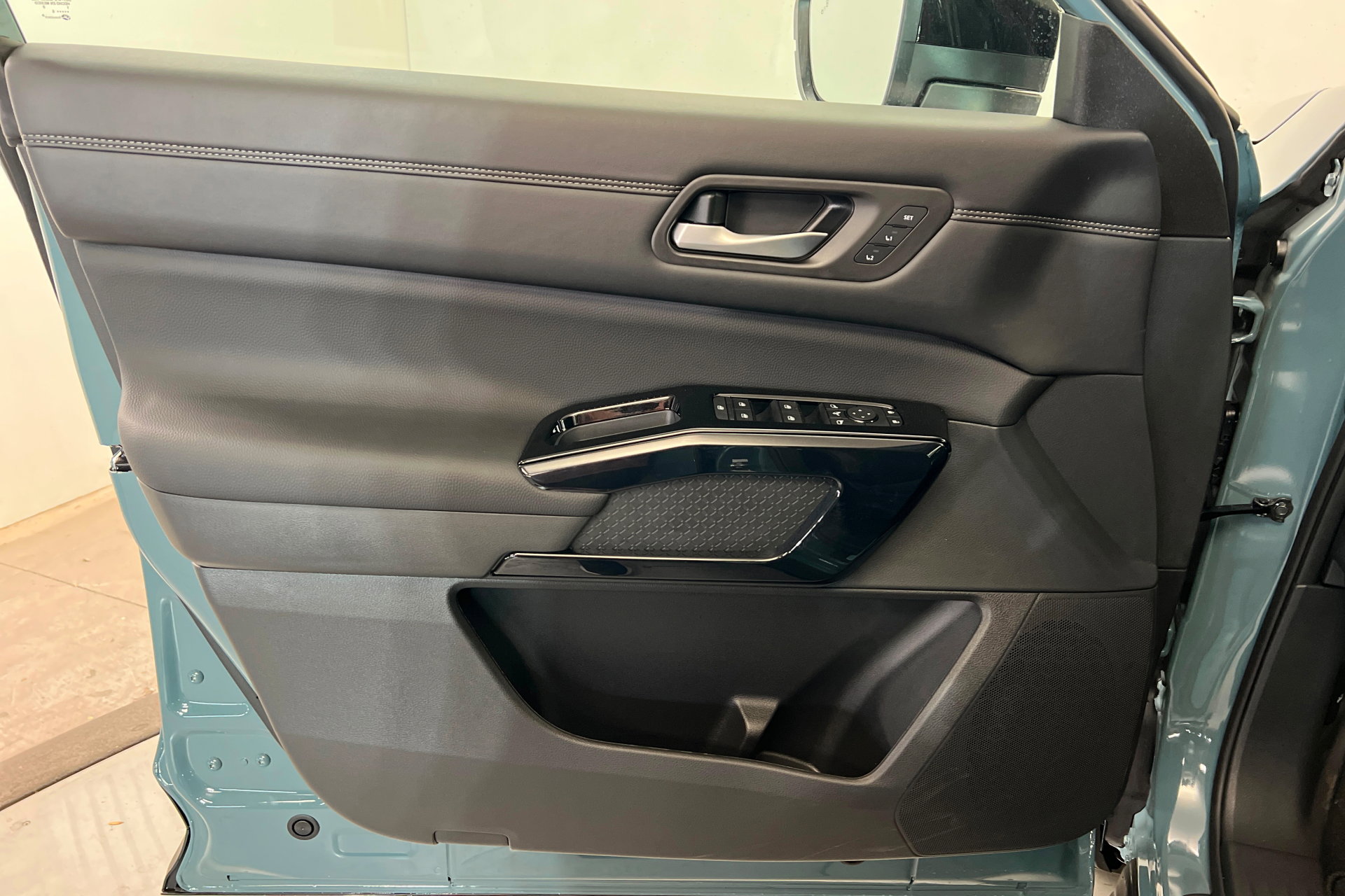 New 2026 Nissan Pathfinder Platinum image 14