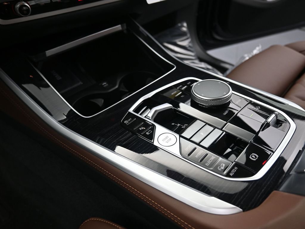 New 2026 BMW X5 xDrive50e w/ M Sport Package image 13
