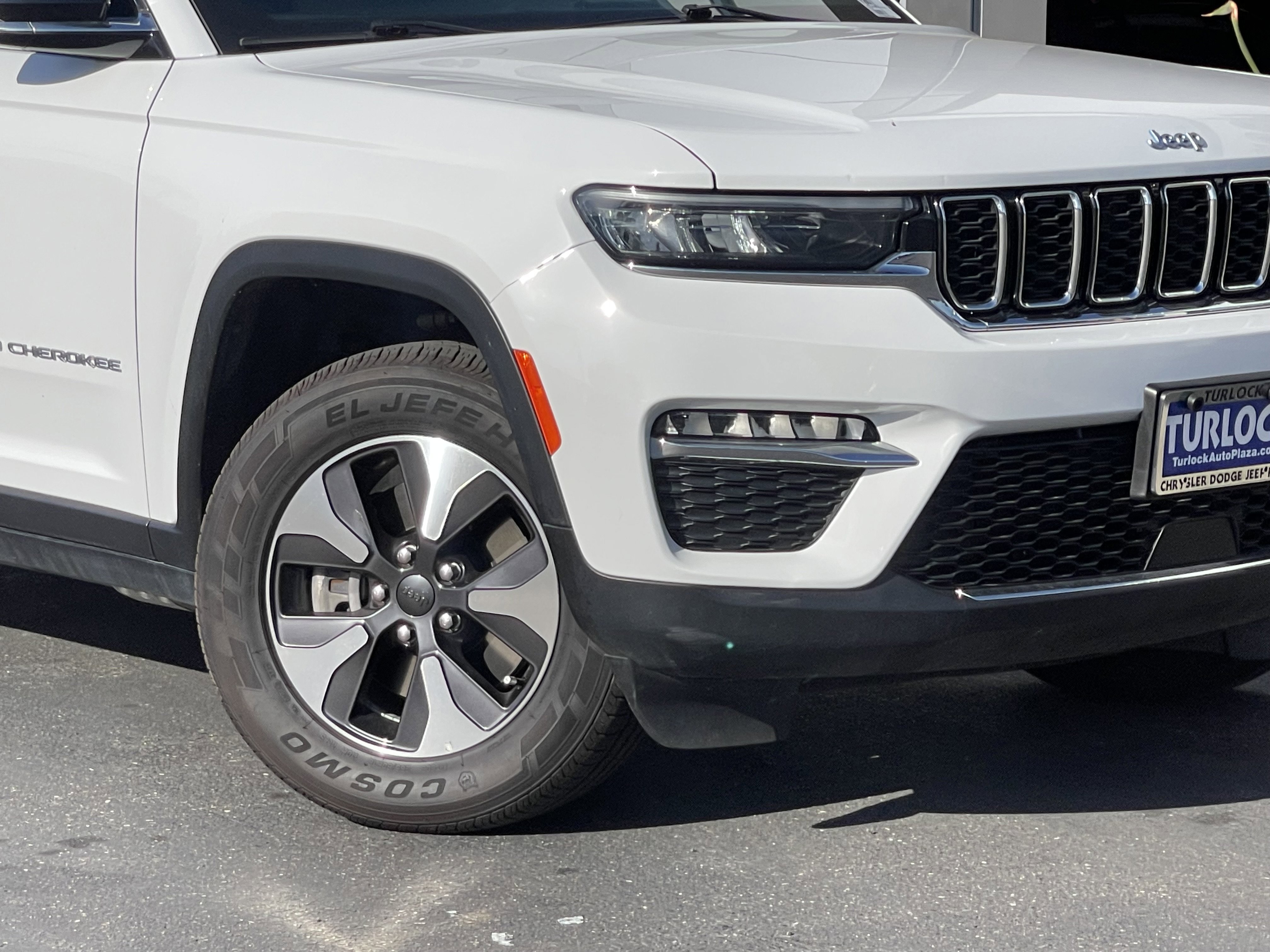 Used 2024 Jeep Grand Cherokee Limited 4xe AWD/4WD image 3