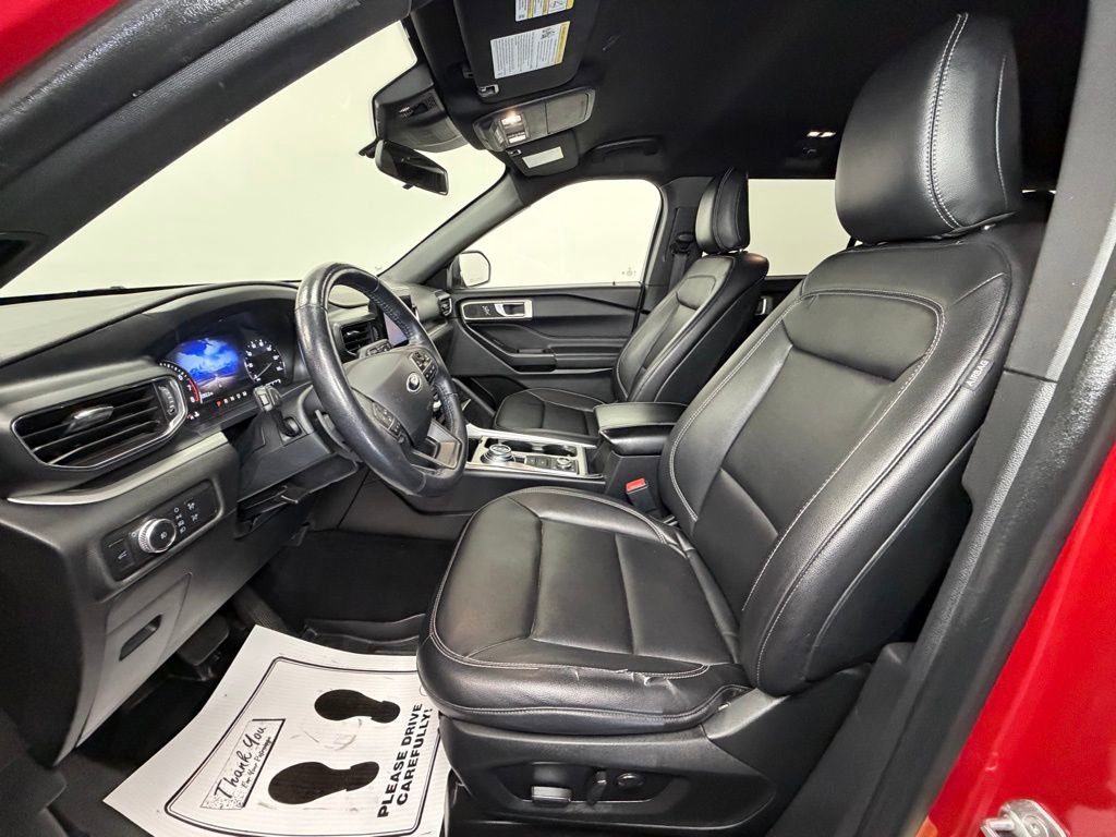 Used 2020 Ford Explorer XLT w/ Equipment Group 202A image 4