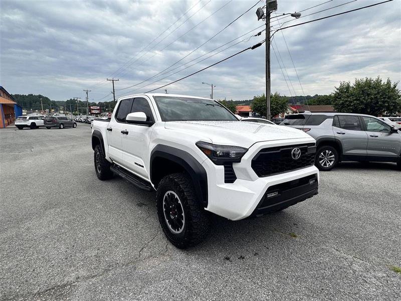 Used 2024 Toyota Tacoma TRD Off-Road AWD/4WD image 3