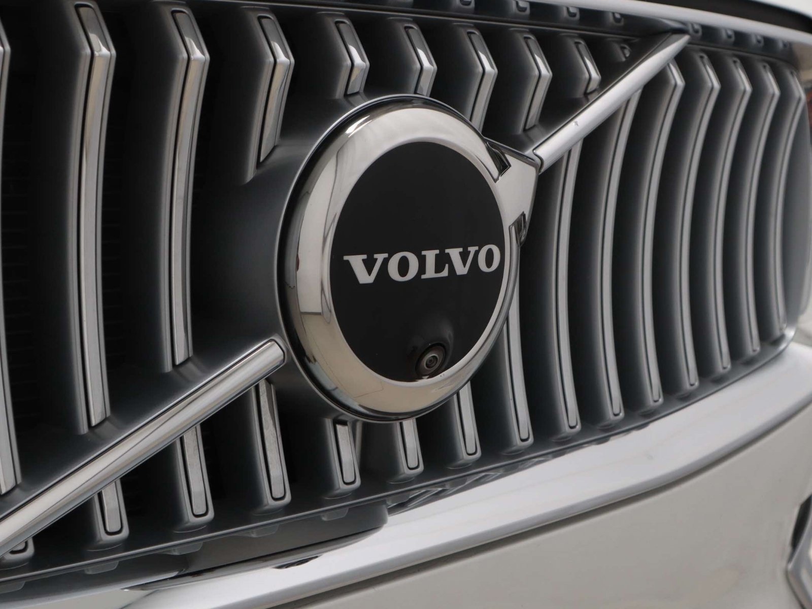 Used 2025 Volvo XC90 T8 Plus w/ Protection Package Premier AWD/4WD image 9