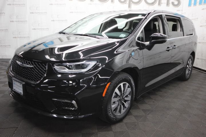 Used 2023 Chrysler Pacifica Touring-L