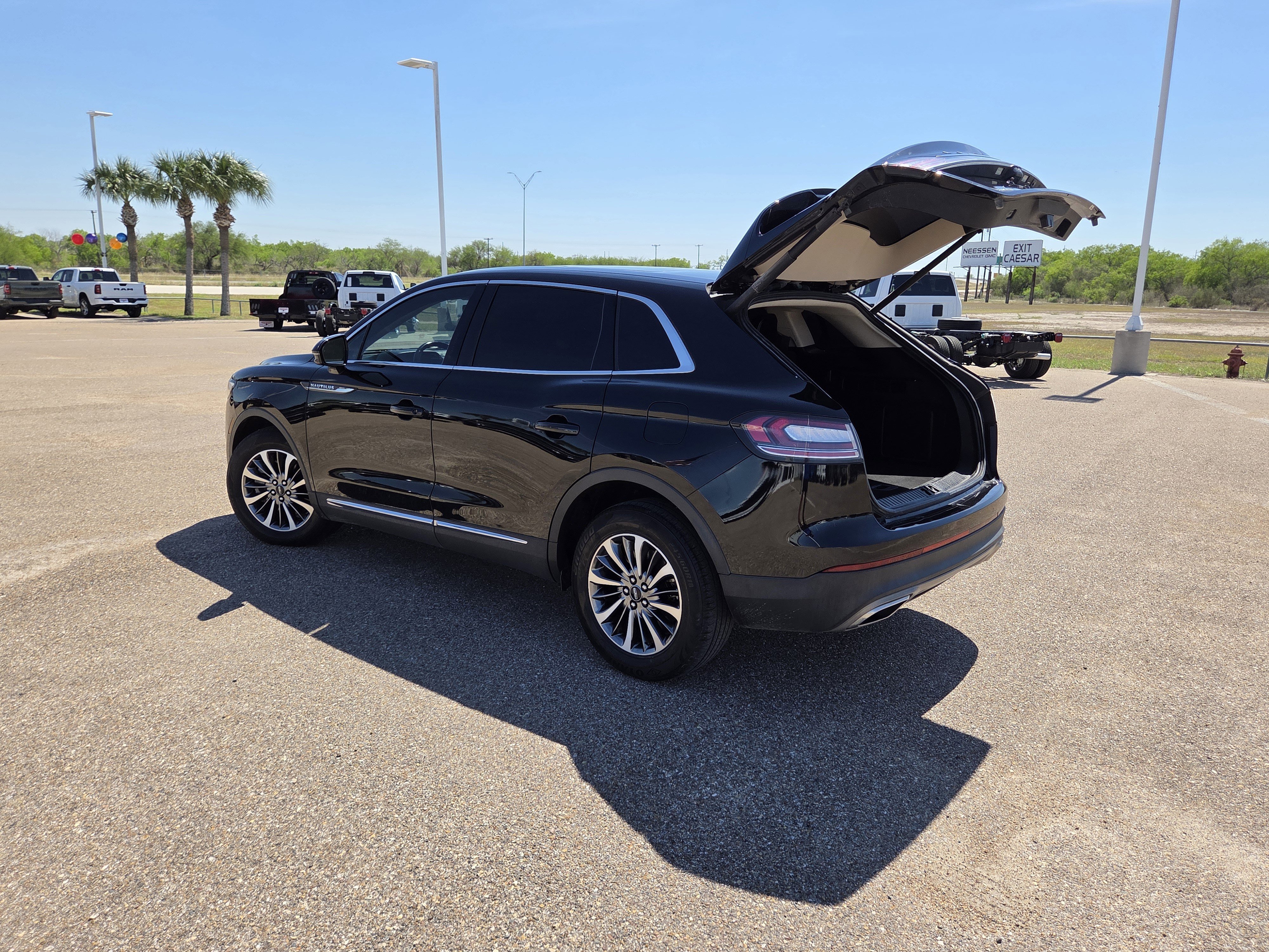 Used 2022 Lincoln Nautilus Reserve AWD/4WD image 25