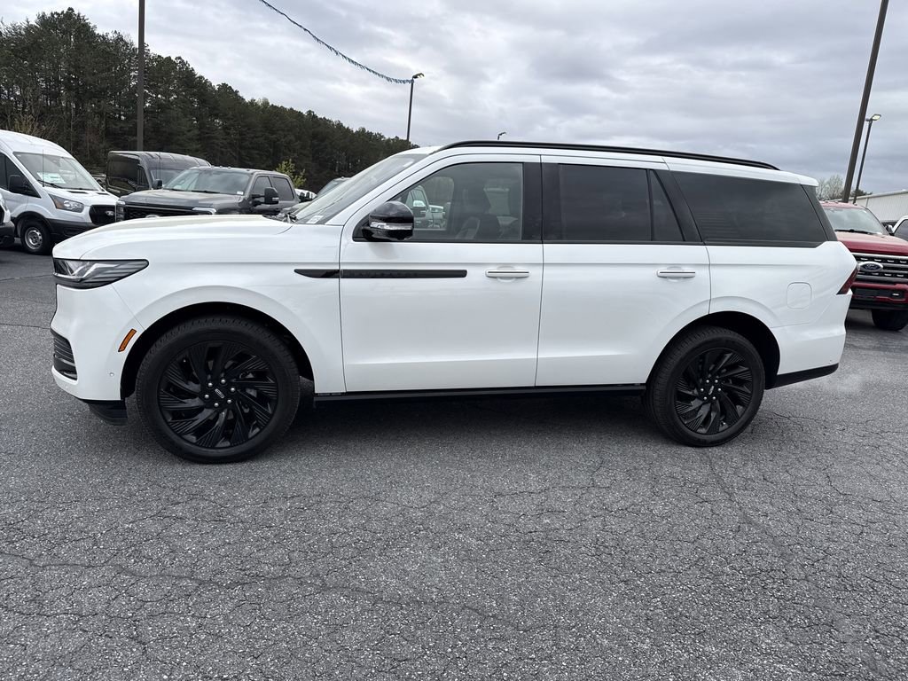 Used 2025 Lincoln Navigator Reserve w/ Jet Appearance Package image 4