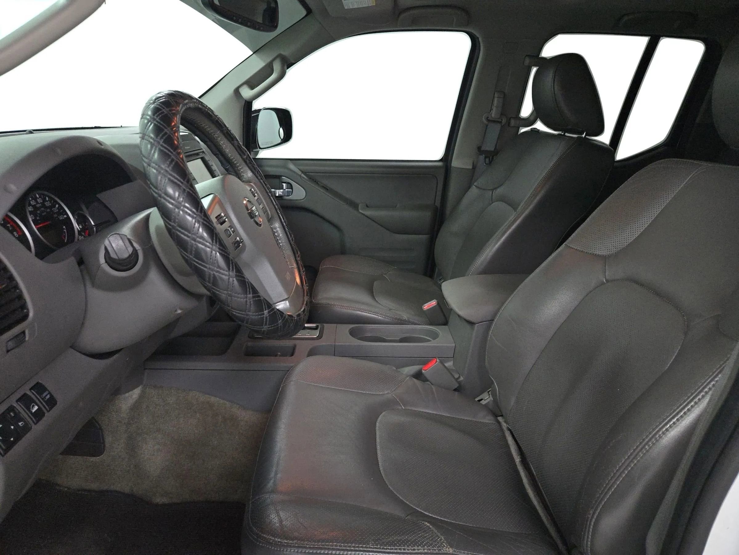 Used 2015 Nissan Frontier SL w/ Moonroof Package image 9