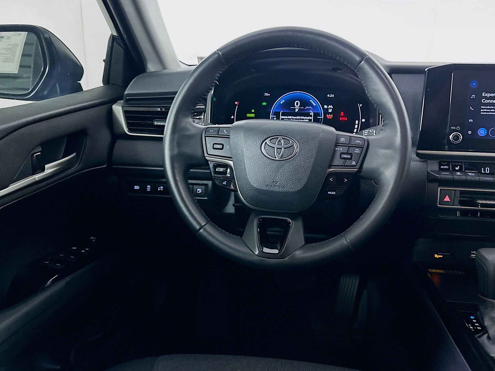 Used 2025 Toyota Camry LE w/ Convenience Package image 18