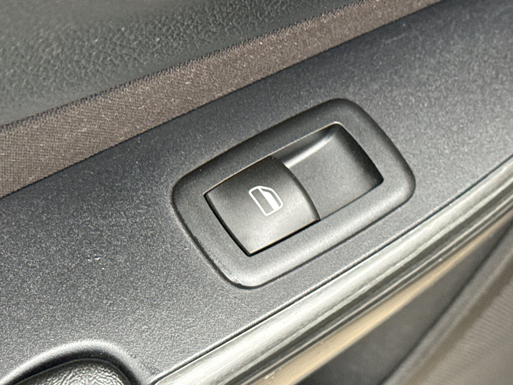 Used 2016 Jeep Cherokee Latitude w/ Comfort/Convenience Group image 31