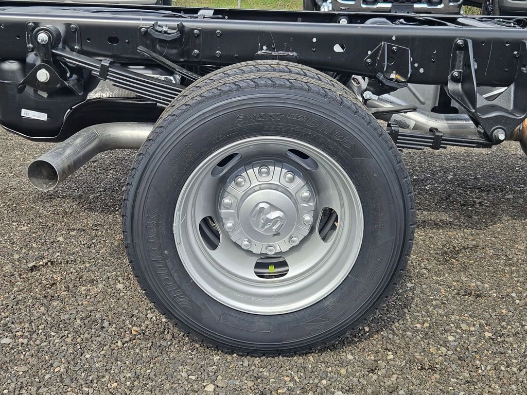New 2026 RAM 5500 Tradesman AWD/4WD image 9