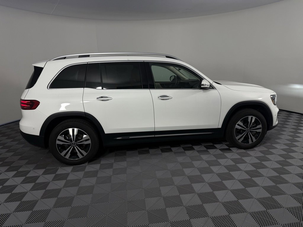 Used 2025 Mercedes-Benz GLB 250 4MATIC image 8