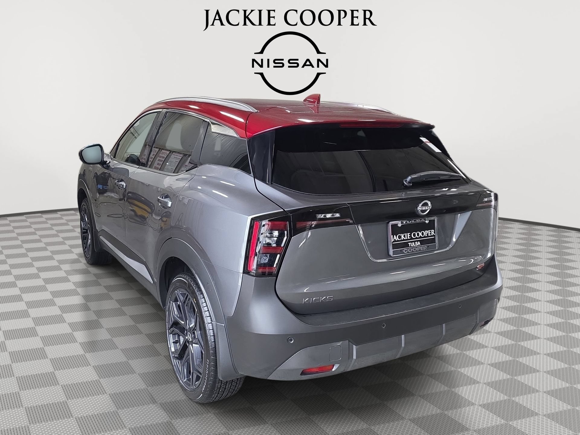 Used 2025 Nissan Kicks SR FWD image 7