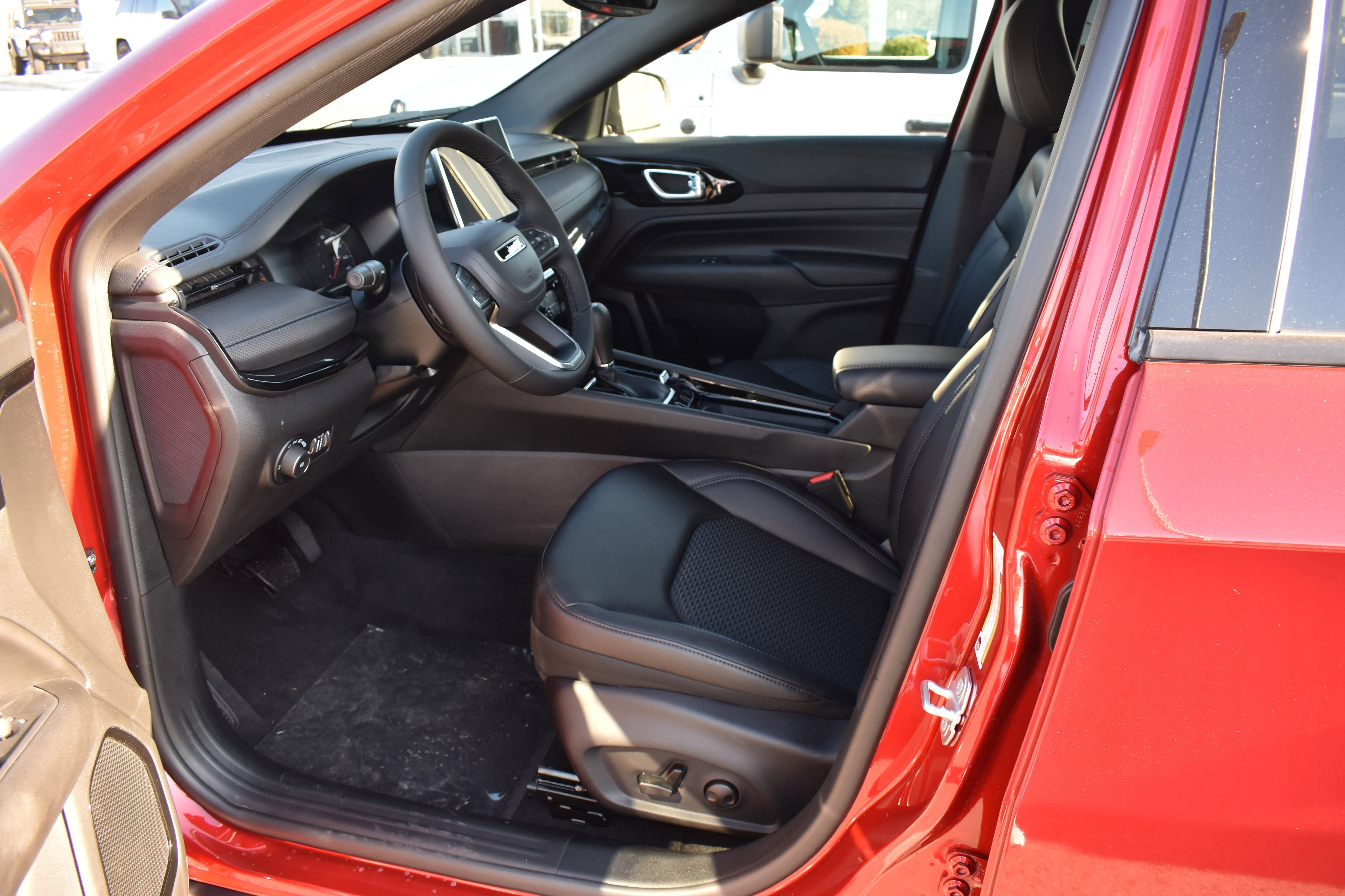 New 2026 Jeep Compass Latitude AWD/4WD image 11
