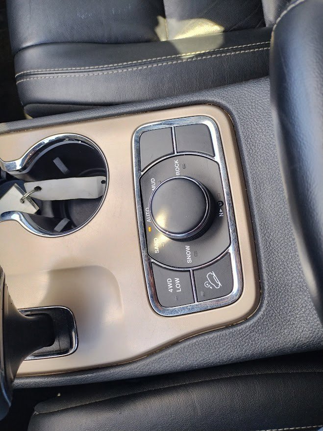 Used 2015 Jeep Grand Cherokee Limited image 12