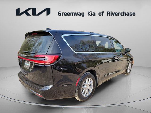 Used 2025 Chrysler Pacifica Select image 7