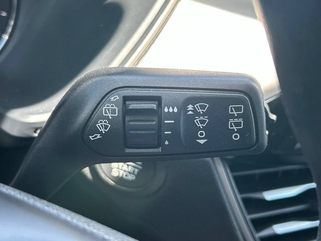 Used 2022 Ford Escape SE w/ SE Sport Appearance Package FWD image 28