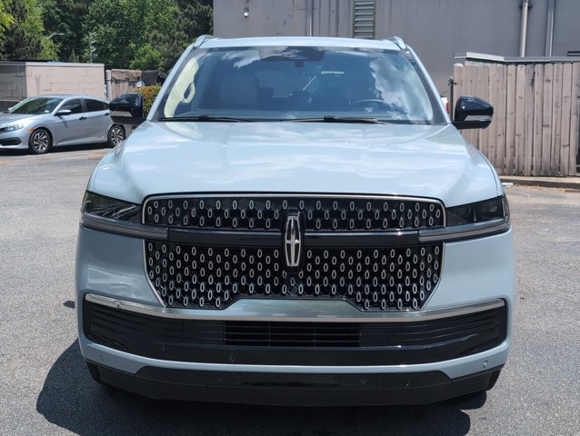 Used 2025 Lincoln Navigator L Reserve image 2