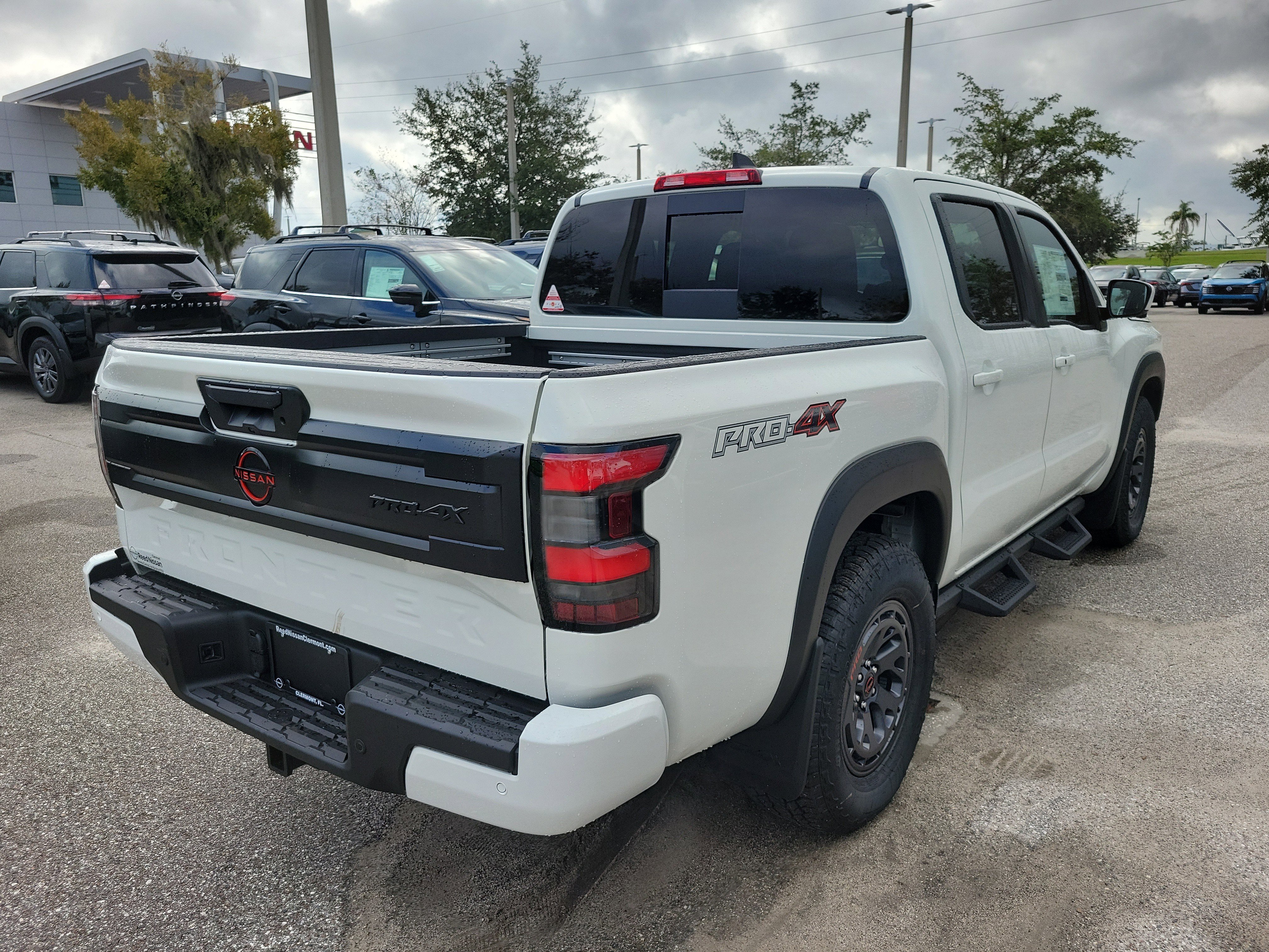 New 2026 Nissan Frontier PRO-4X w/ Pro-4x Convenience Package image 3