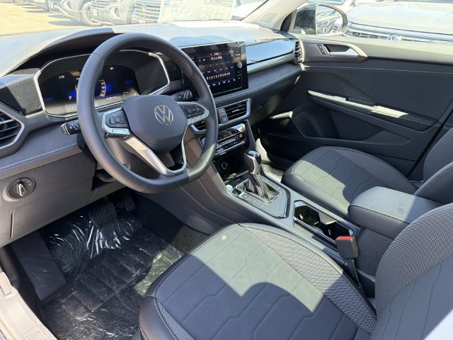 New 2026 Volkswagen Taos SE FWD image 12