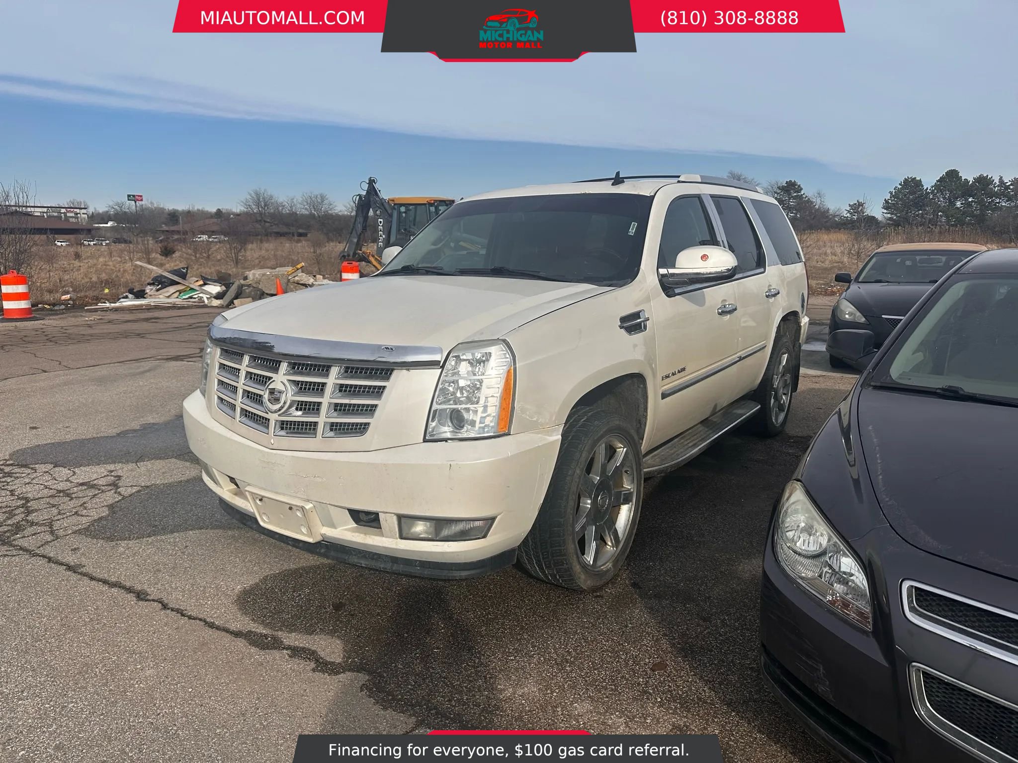 Used 2010 Cadillac Escalade Luxury image 3