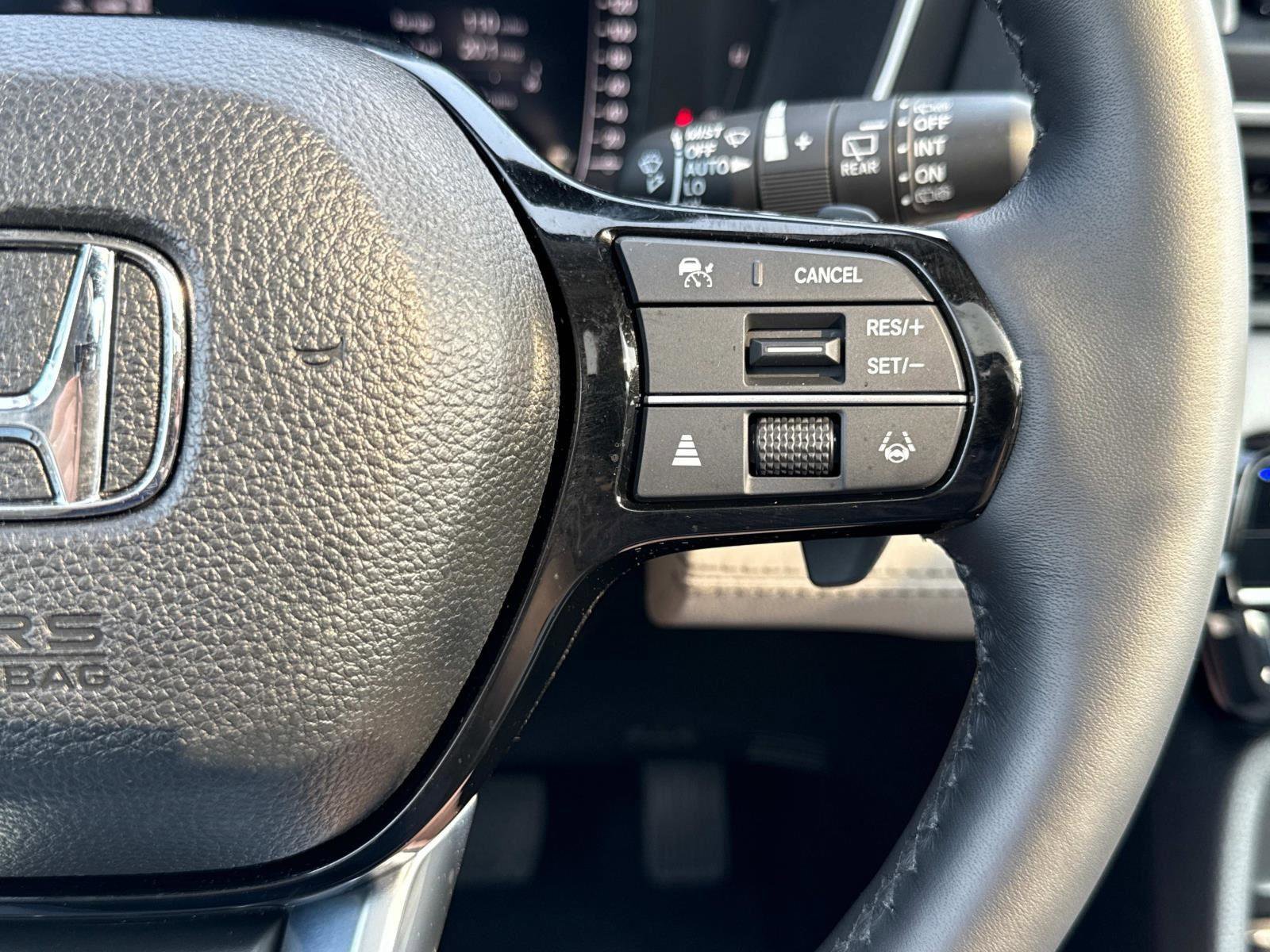 Used 2025 Honda Pilot Elite image 8