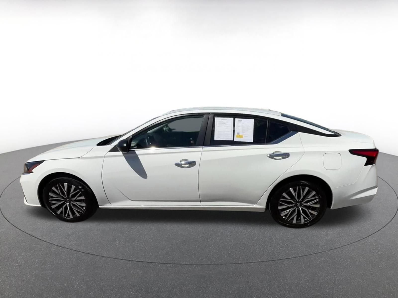 Used 2025 Nissan Altima 2.5 SV FWD image 9