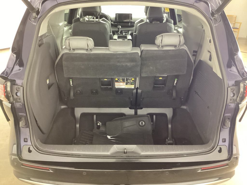 Used 2021 Toyota Sienna Limited FWD image 26