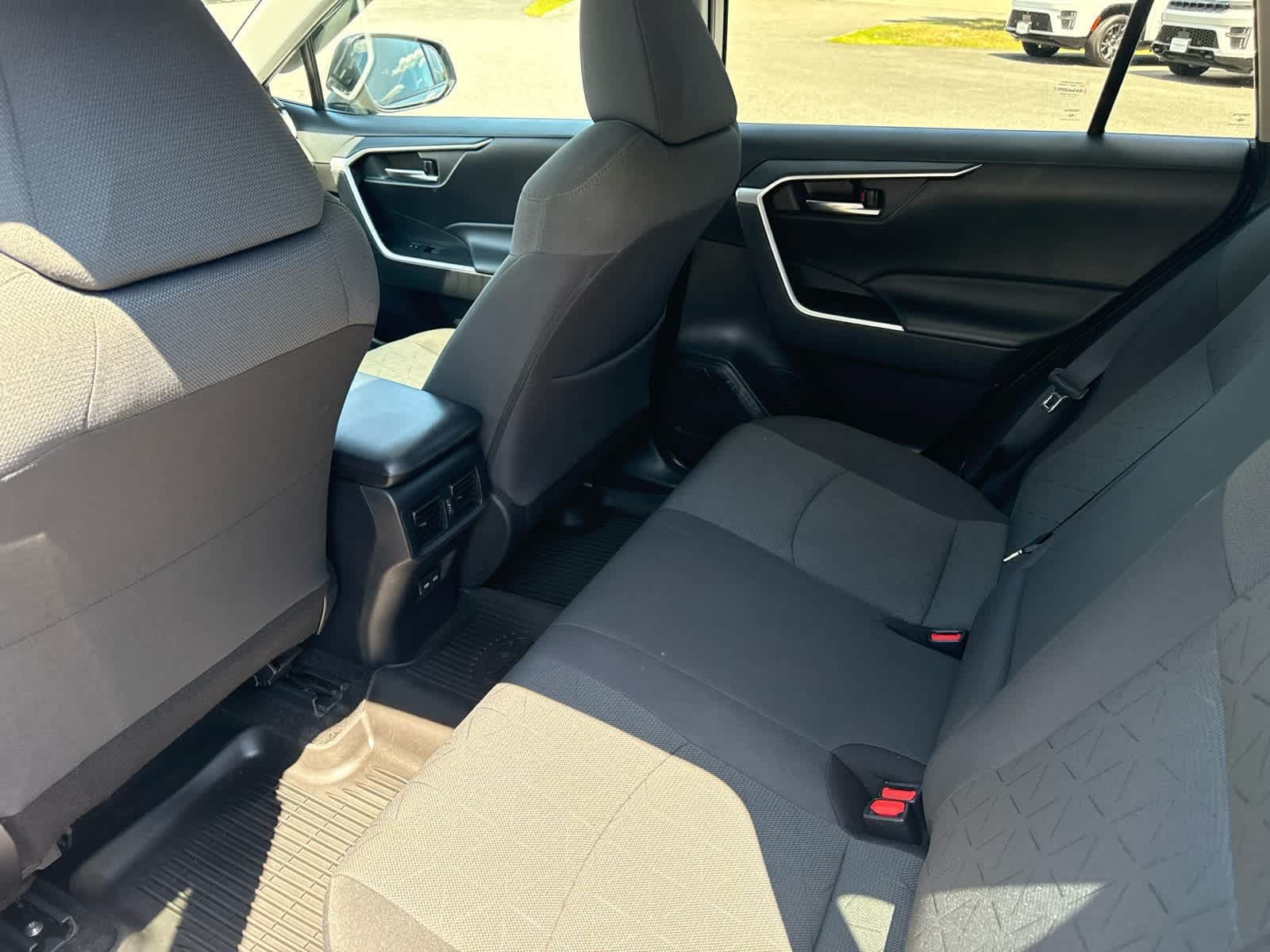 Used 2022 Toyota RAV4 XLE w/ Convenience Package AWD/4WD image 15