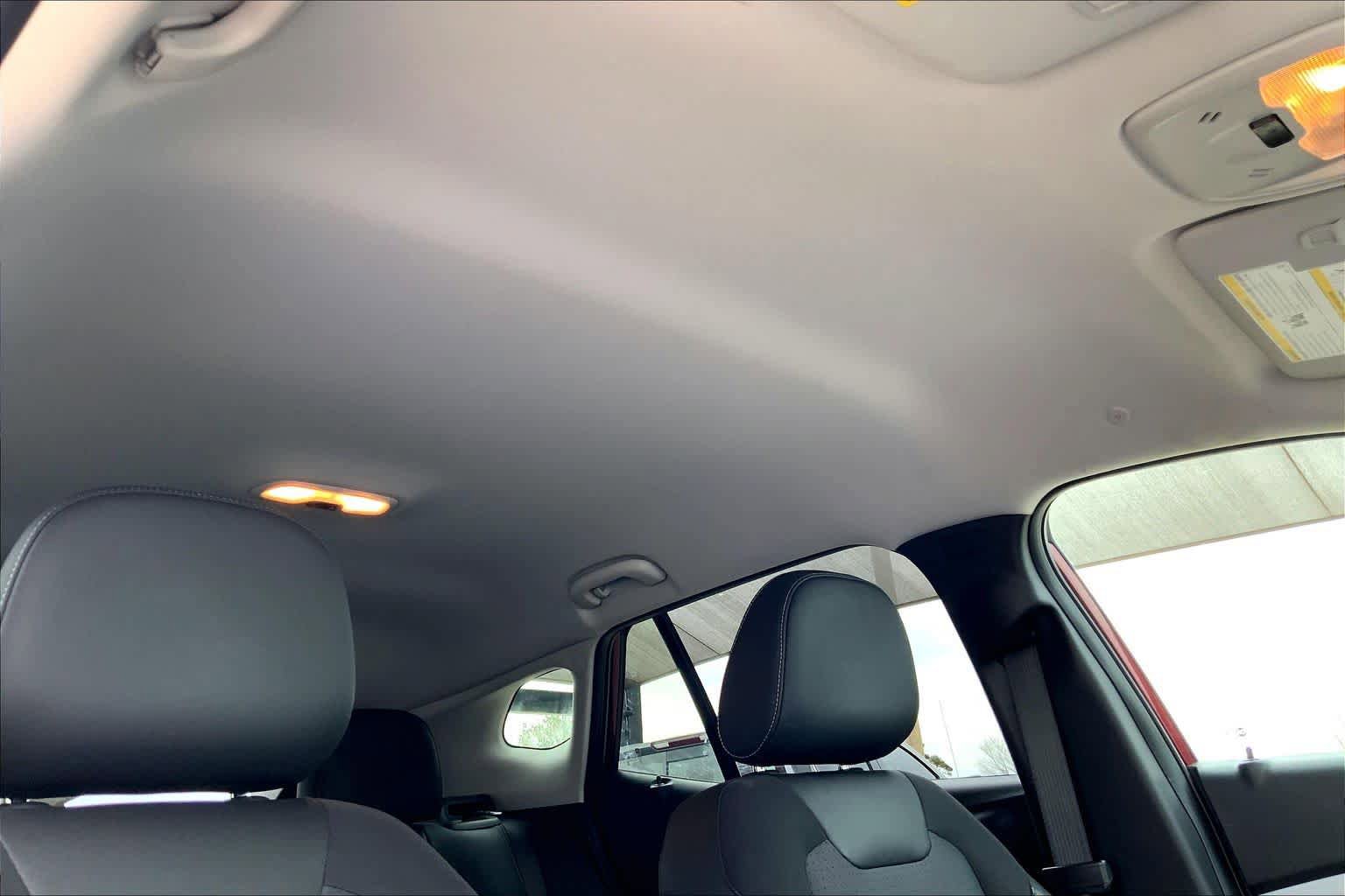 Used 2025 Chevrolet Trax LT FWD image 14