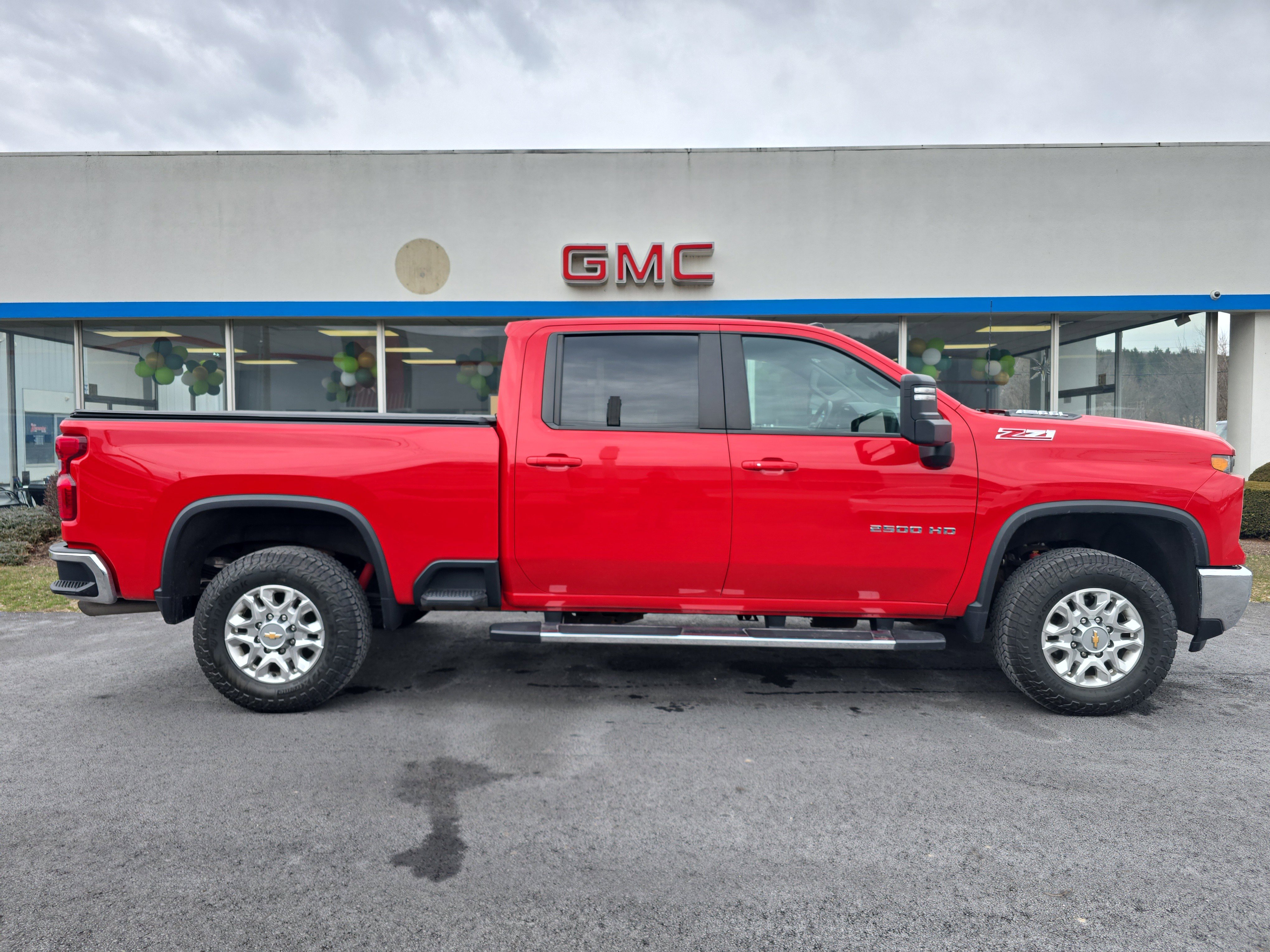 Used 2024 Chevrolet Silverado 2500 LT image 2