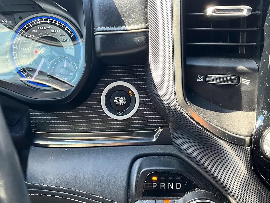 Used 2020 RAM 1500 Limited w/ Black Appearance Package AWD/4WD image 19