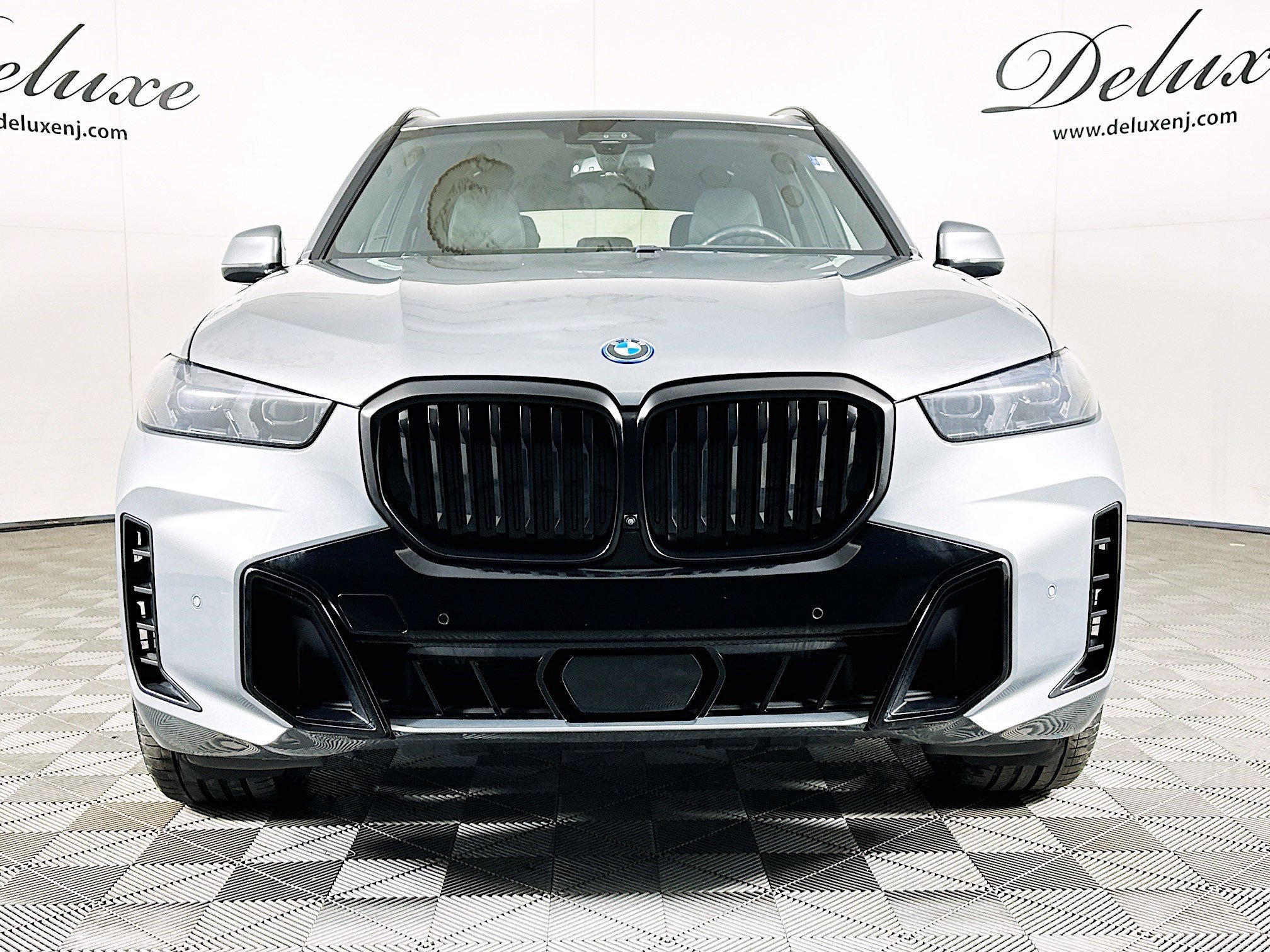 Used 2024 BMW X5 xDrive50e w/ M Sport Package image 2