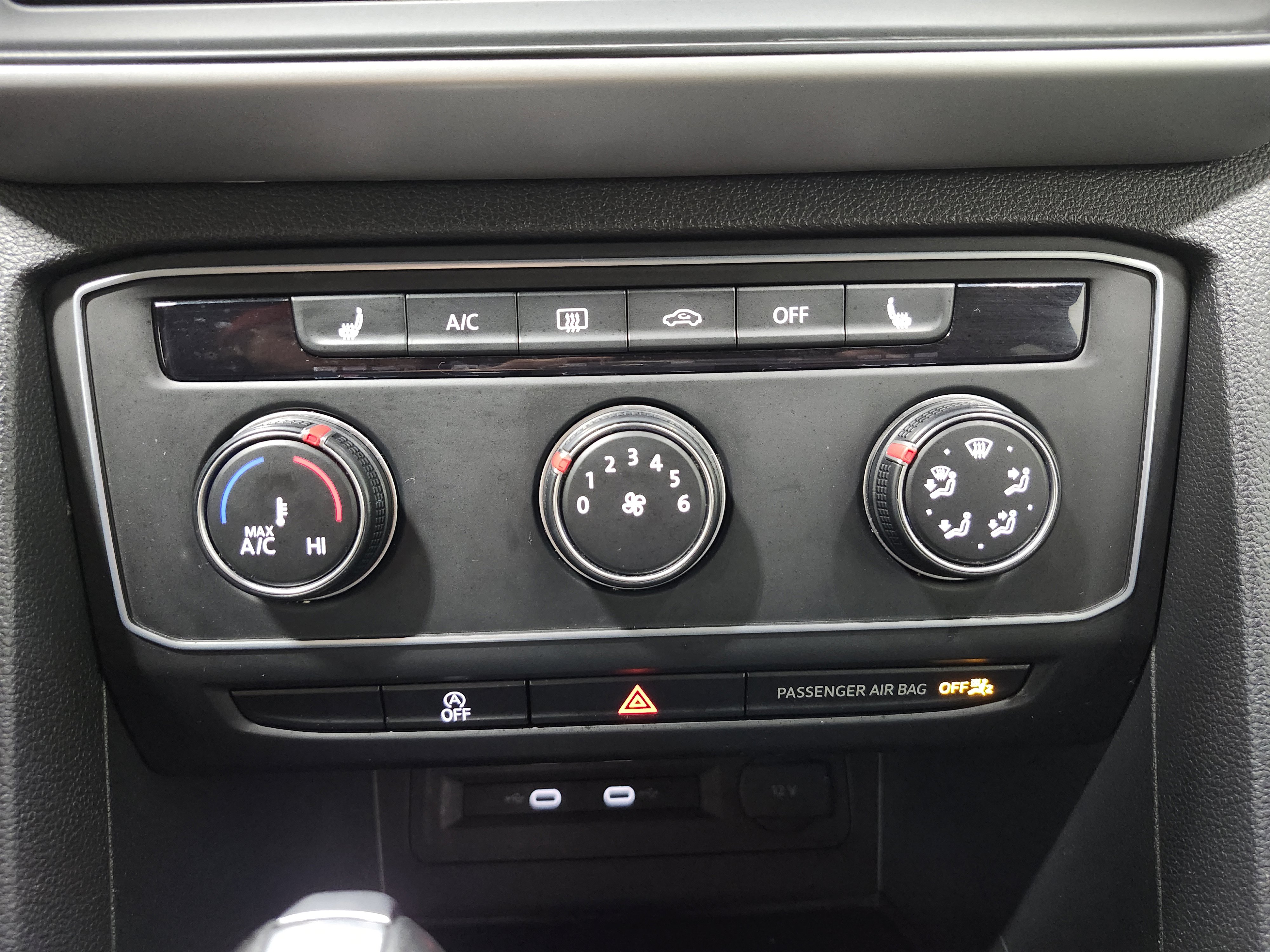 Used 2022 Volkswagen Atlas Cross Sport SE image 33