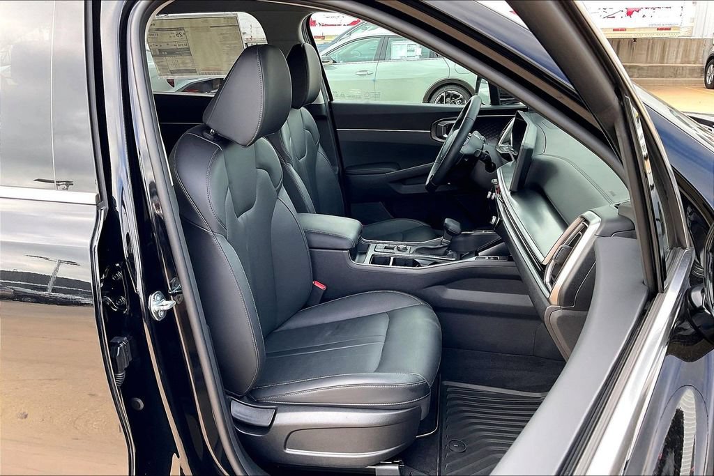 Used 2025 Kia Sorento S AWD/4WD image 7