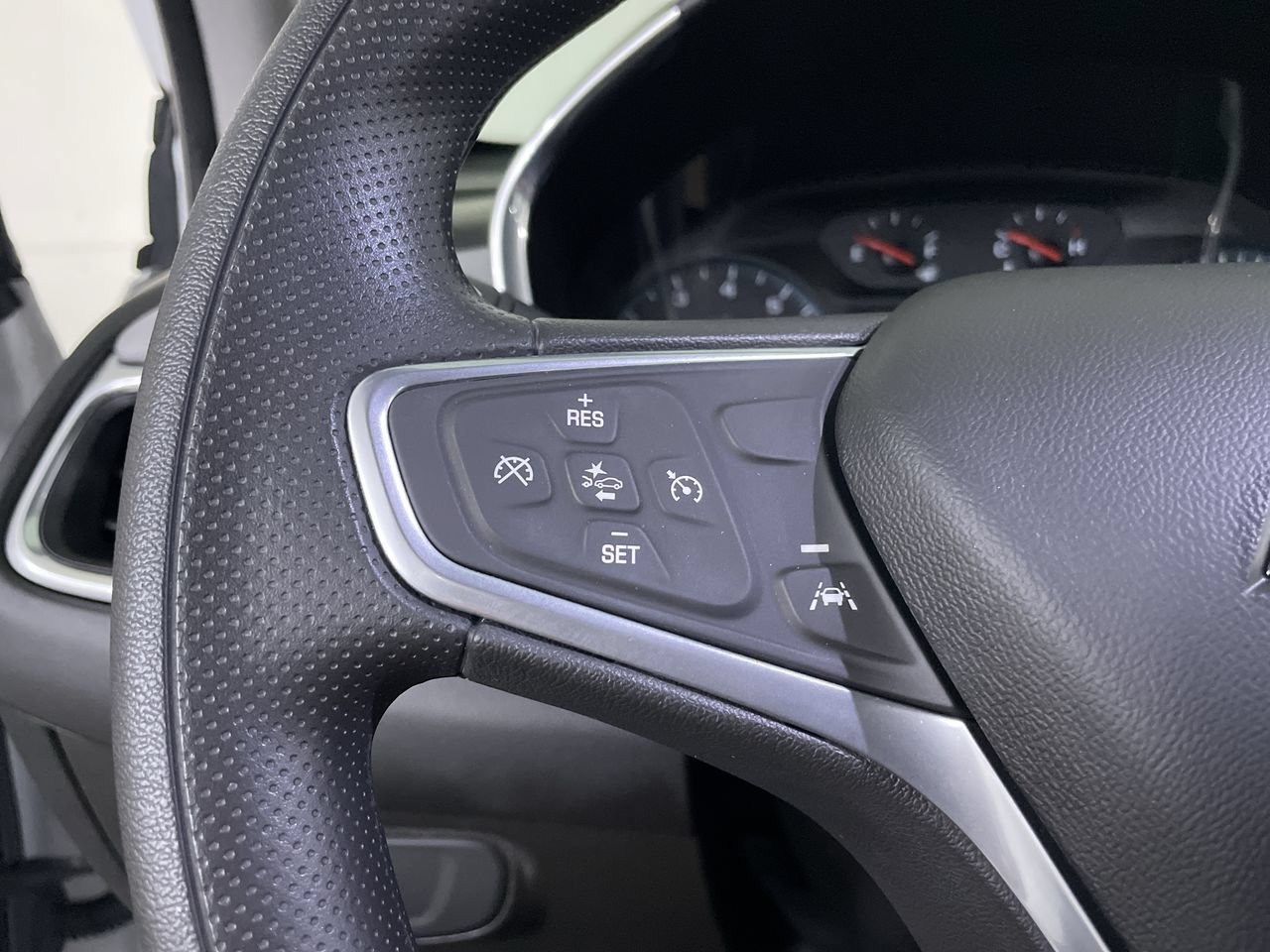 Used 2022 Chevrolet Equinox LS AWD/4WD image 25
