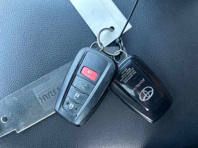 Used 2021 Toyota RAV4 XLE w/ Convenience Package image 29