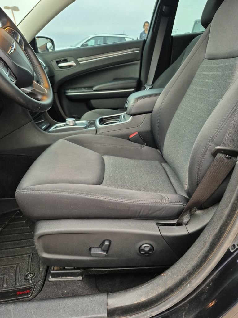 Used 2020 Chrysler 300 Touring w/ Sport Appearance Package image 22