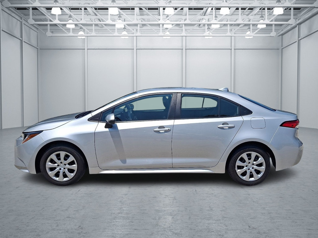 Used 2024 Toyota Corolla LE FWD image 2