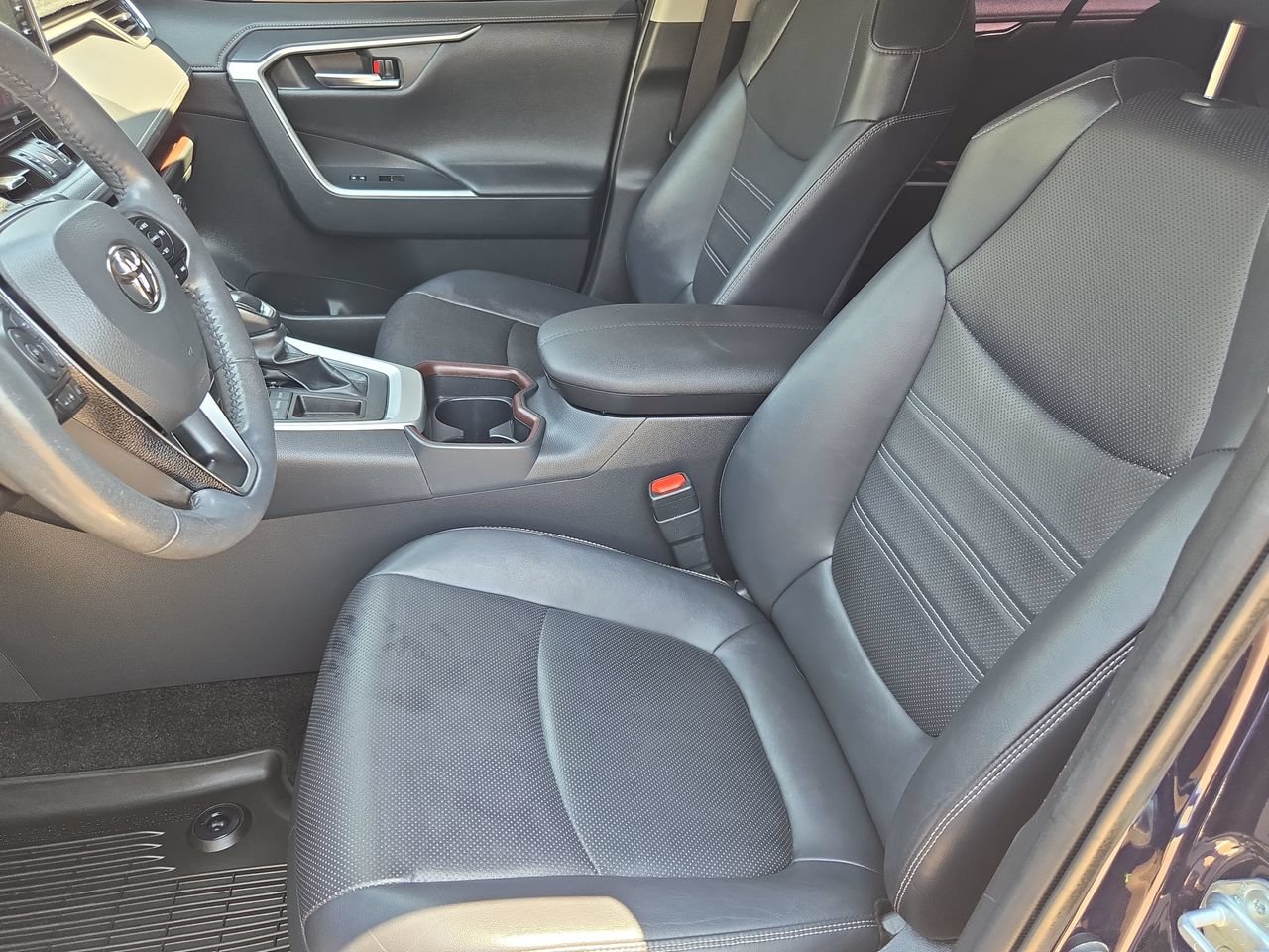 Used 2020 Toyota RAV4 Limited FWD image 15