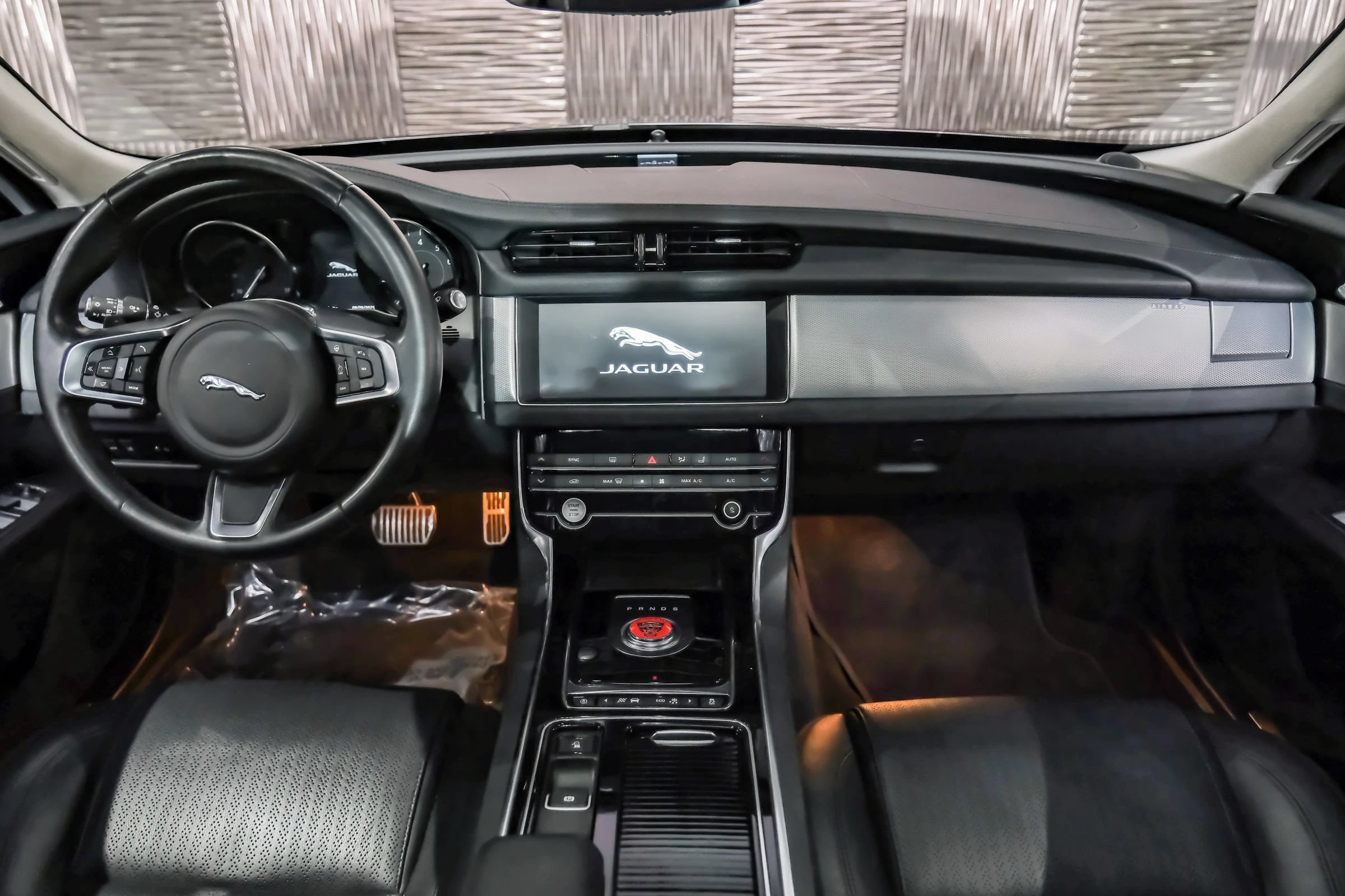 Used 2020 Jaguar XF Prestige RWD image 13