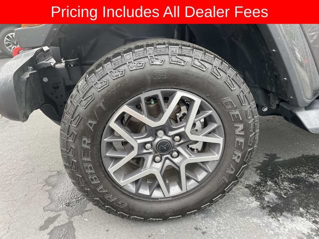Used 2025 Jeep Wrangler Unlimited Sahara w/ Safety Group AWD/4WD image 2