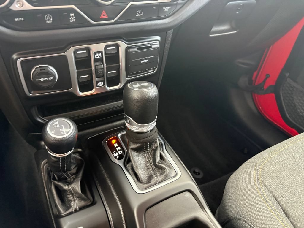 Used 2025 Jeep Wrangler Unlimited Sahara AWD/4WD image 14