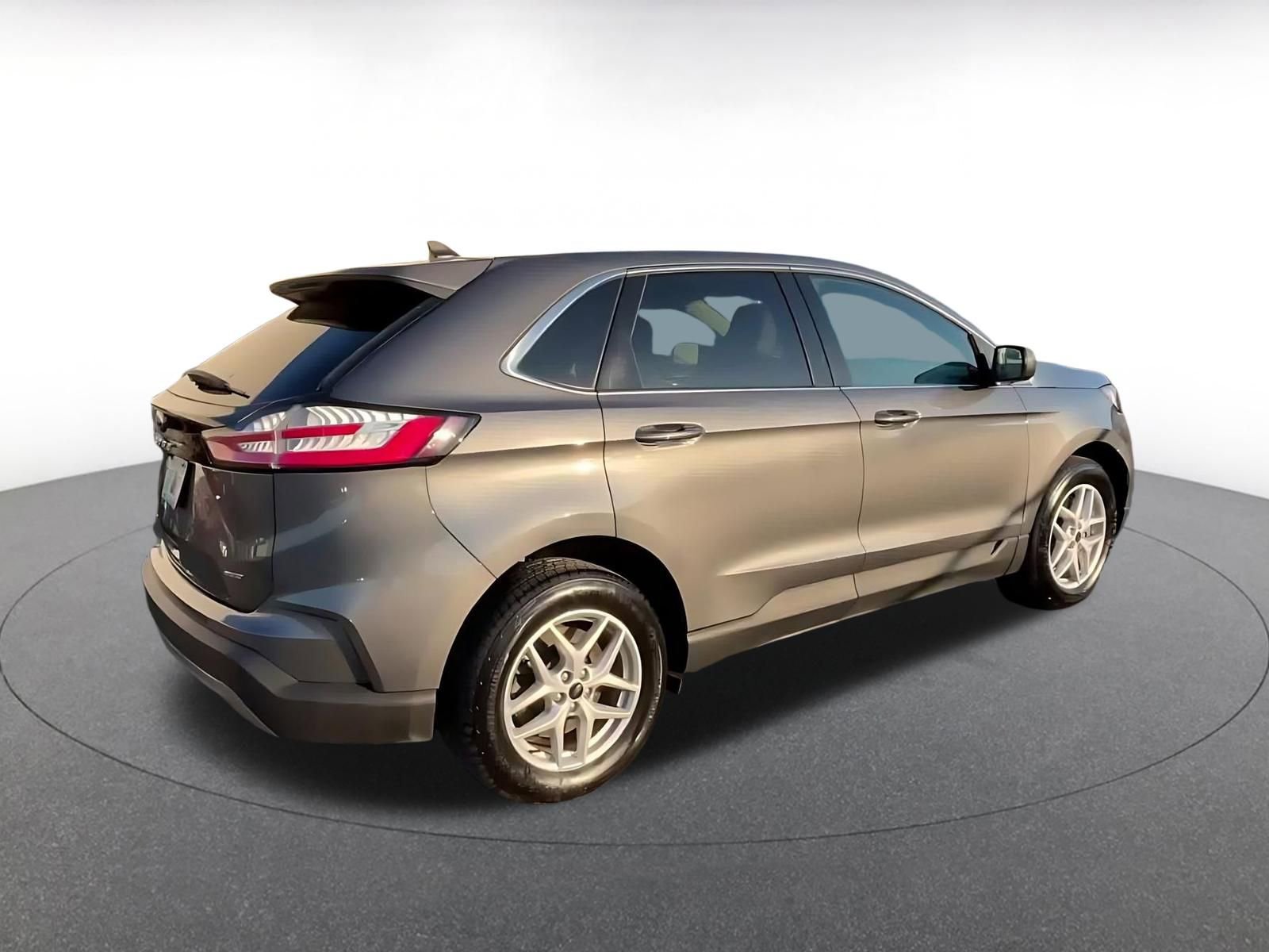 Used 2024 Ford Edge SEL image 14