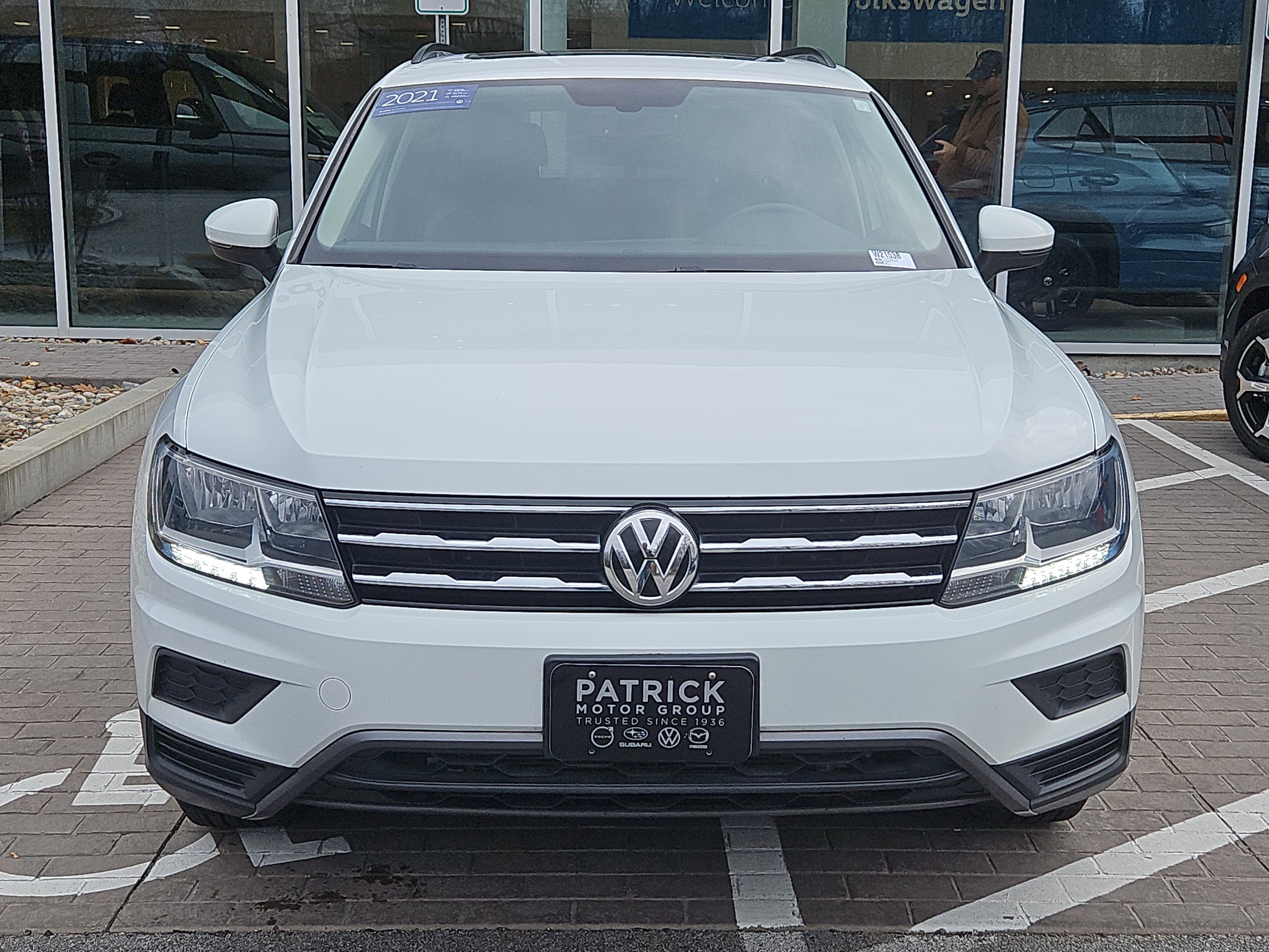 Certified 2021 Volkswagen Tiguan SE w/ Panoramic Sunroof Package image 22